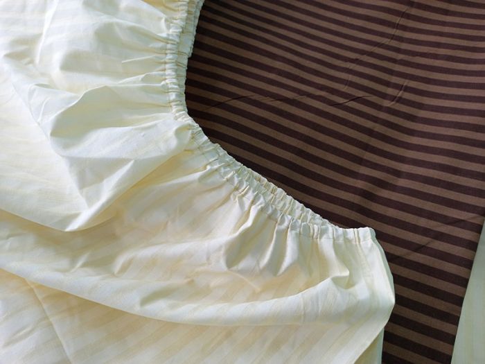 Постільна білизна Дует Коричнево-Молочна Бязь страйп MERISET - Сімейний на резинці