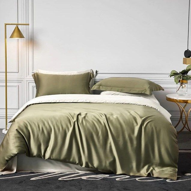 Постільна білизна OLIVE Premium Сатин однотон MERISET - Сімейний на резинці