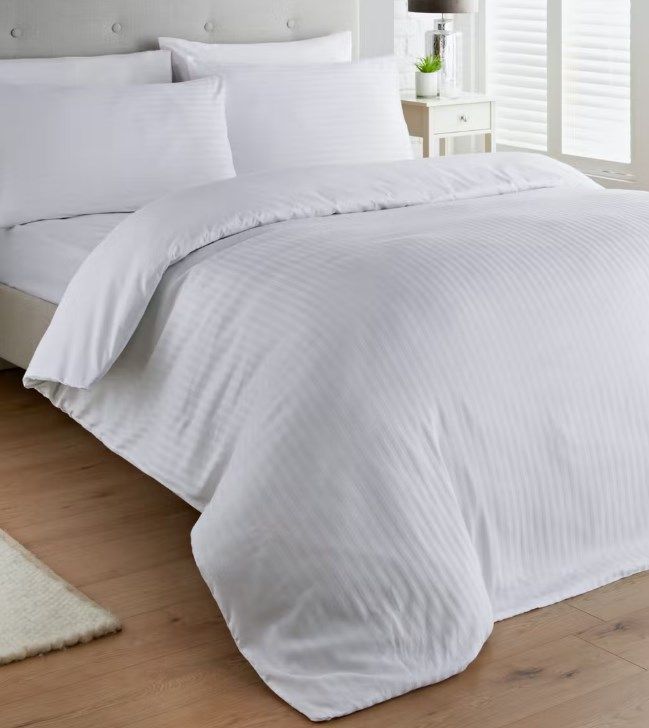 Постільна білизна WHITE Elite Сатин страйп MERISET - Сімейний на резинці