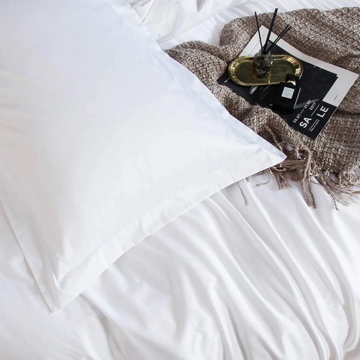 Постільна білизна WHITE Premium Сатин однотон MERISET - Сімейний на резинці