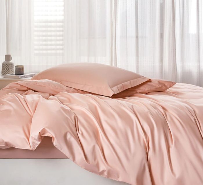 Постільна білизна SOFT PEACH Premium Сатин однотон MERISET - Сімейний на резинці