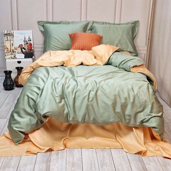 Постільна білизна ДУЕТ GREEN FOG/SOFT PEACH Premium Сатин однотон MERISET - Сімейний на резинці