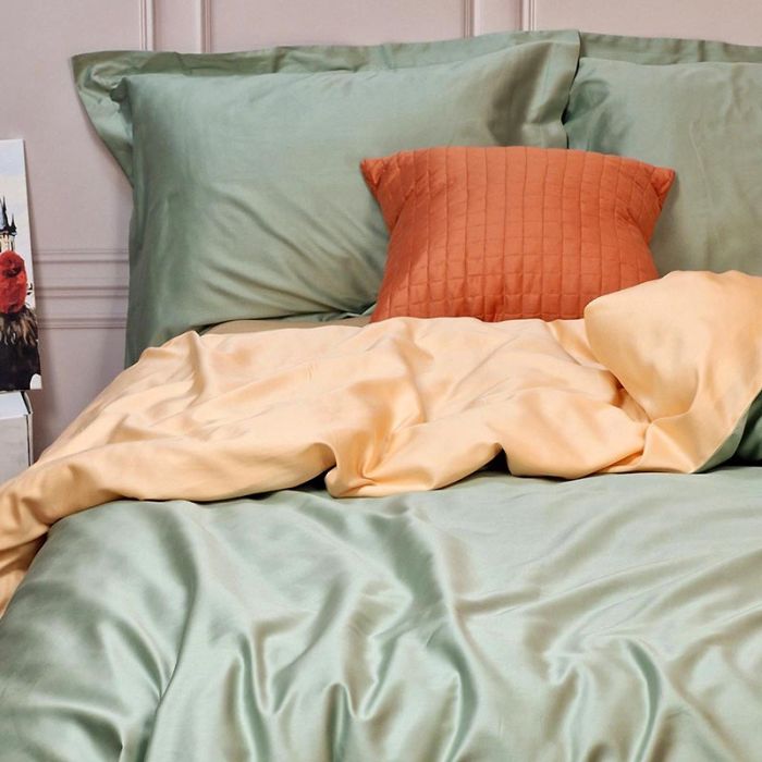 Постільна білизна ДУЕТ GREEN FOG/SOFT PEACH Premium Сатин однотон MERISET - Сімейний на резинці