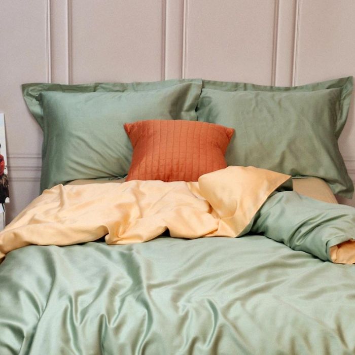 Постільна білизна ДУЕТ GREEN FOG/SOFT PEACH Premium Сатин однотон MERISET - Сімейний на резинці