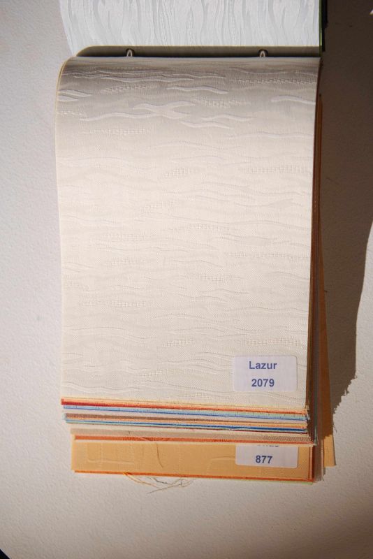 Рулонна штора Лазур закритого типу Молочний