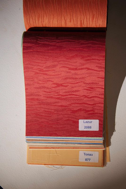 Рулонна штора Лазур закритого типу Червоний