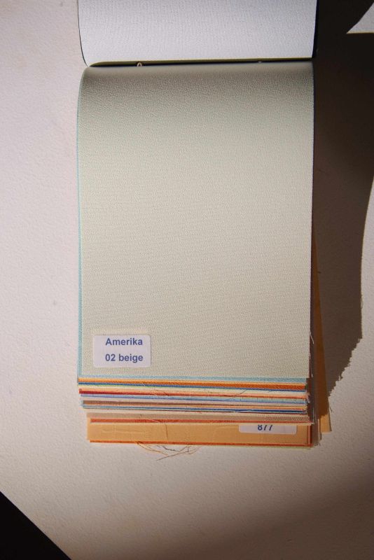 Рулонна штора Amerika закритого типу Бежевий