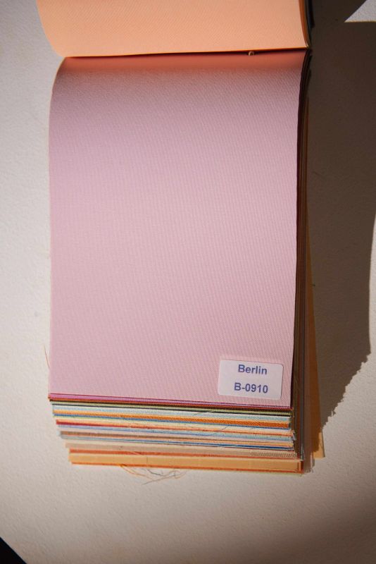 Рулонна штора Berlin закритого типу Світло-рожевий (RT-01-2502)