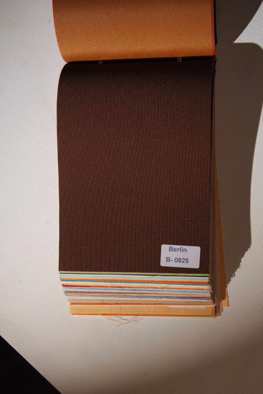 Рулонна штора Berlin закритого типу Шоколадний