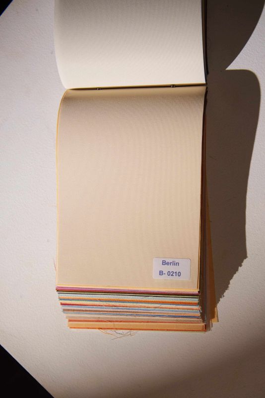 Рулонна штора Berlin закритого типу Бежевий (RT-01-907)