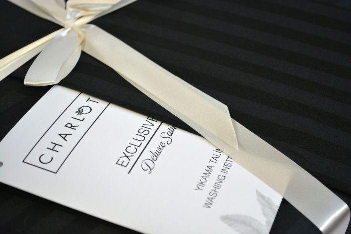 Двоспальний Євро комплект Charlotte Black Сатин-Stripe / простирадло на резинці 180x200см