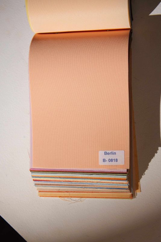 Рулонна штора Berlin закритого типу Персиковий (RT-01-1736)