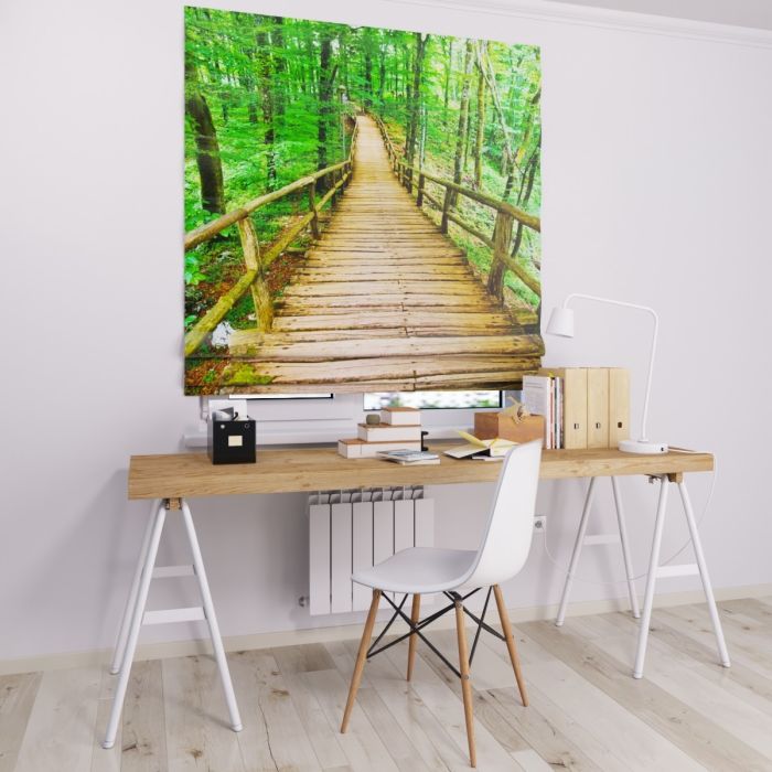 Римська штора з ланцюжковим карнизом міст в лісі