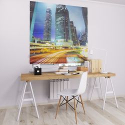 Римська штора з ланцюжковим карнизом вежі в нічному місті