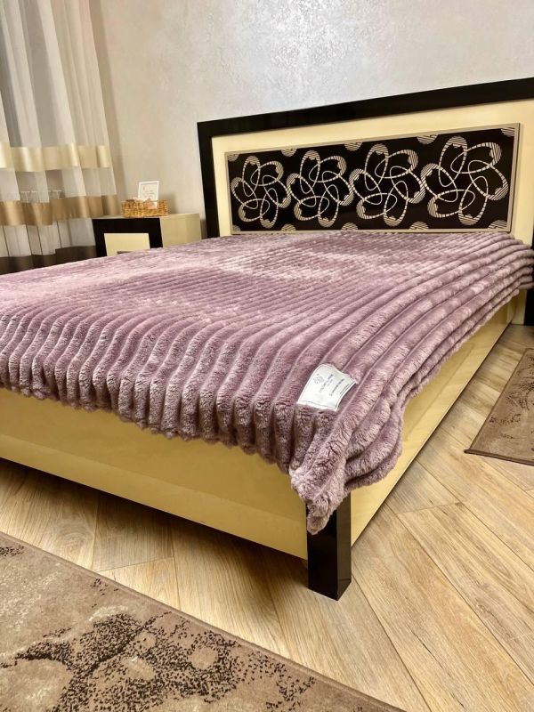 Плед Королівська смужка Шарпей Colorful Home DR-4