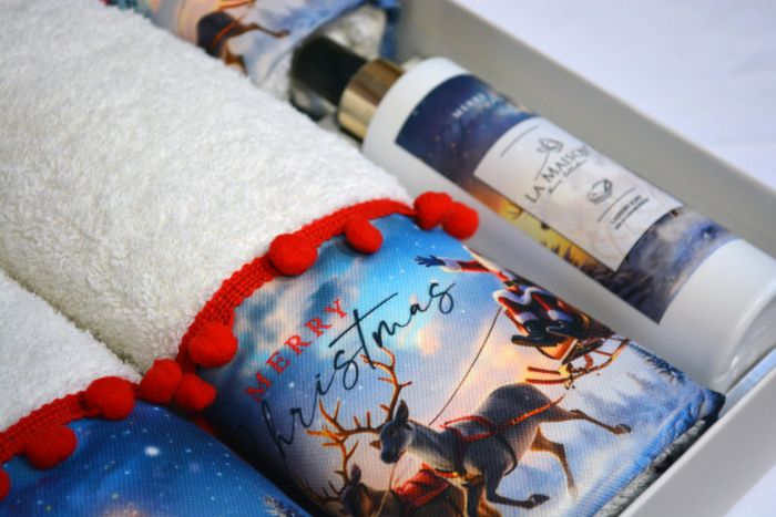 Подарунковий набір рушників з парфумом La Maison Olen